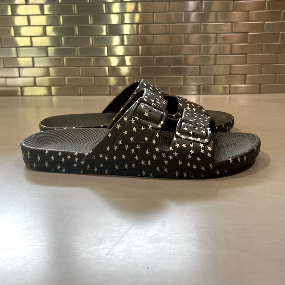 Women’s Black Star-Print Slide Sandals
